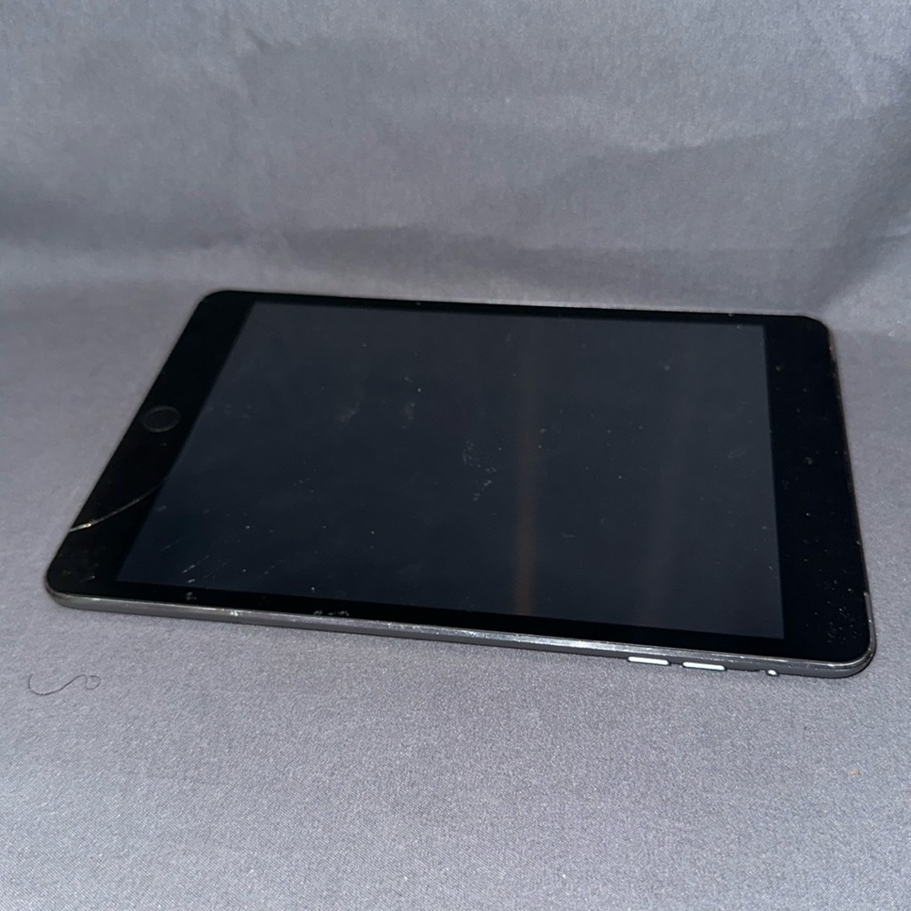 Apple iPad with cracked screen